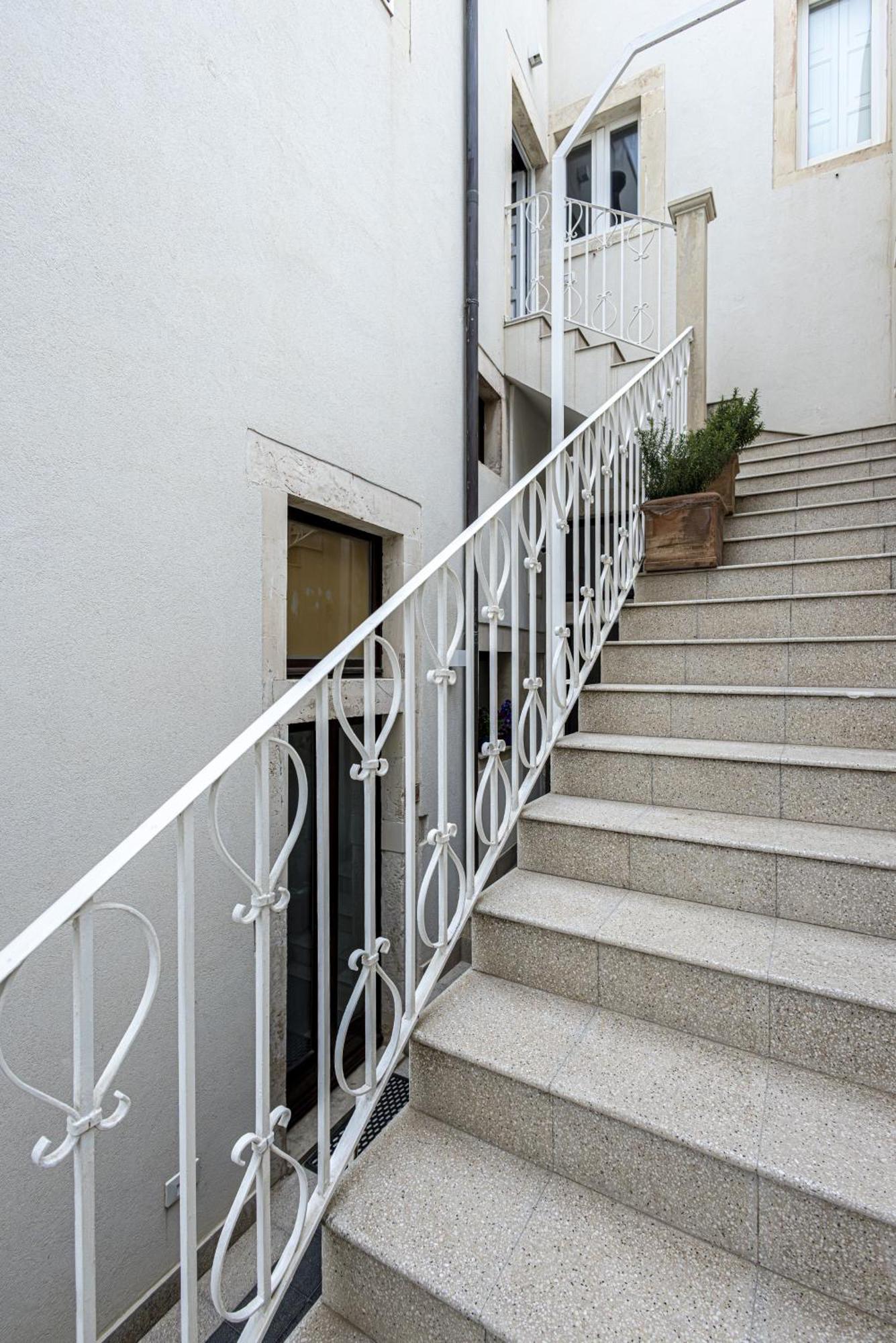 Lakkios Charming Suites And Rooms Syracuse Ngoại thất bức ảnh